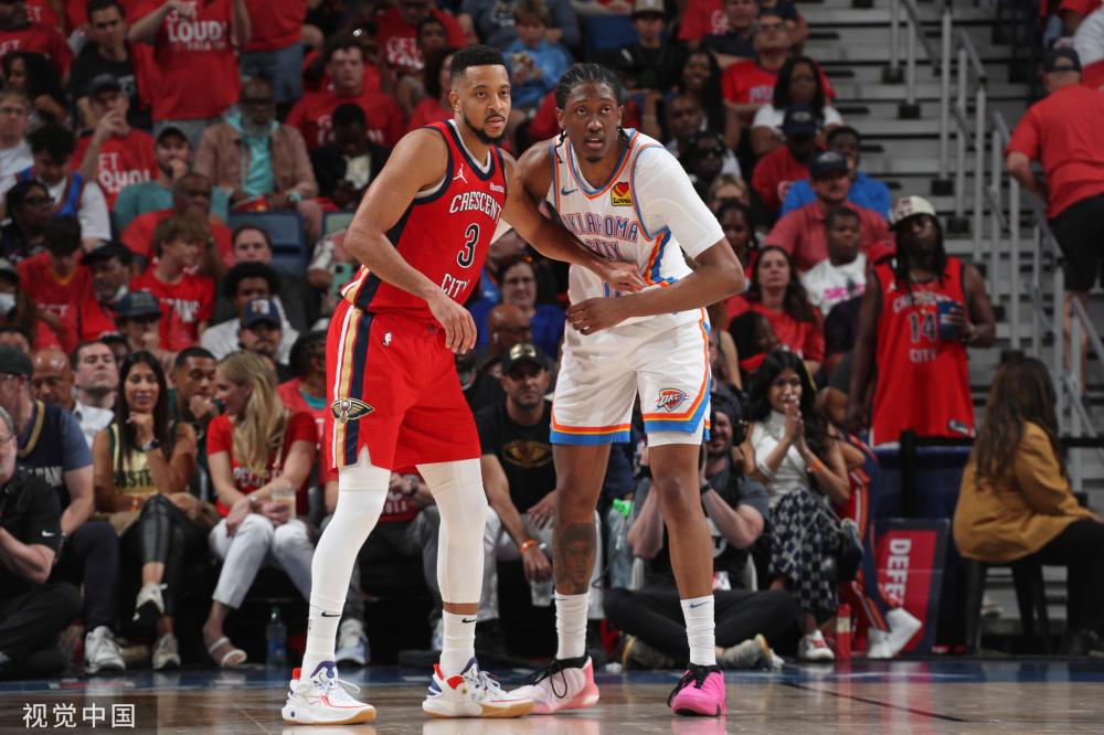 球迷们对即 球迷们对即